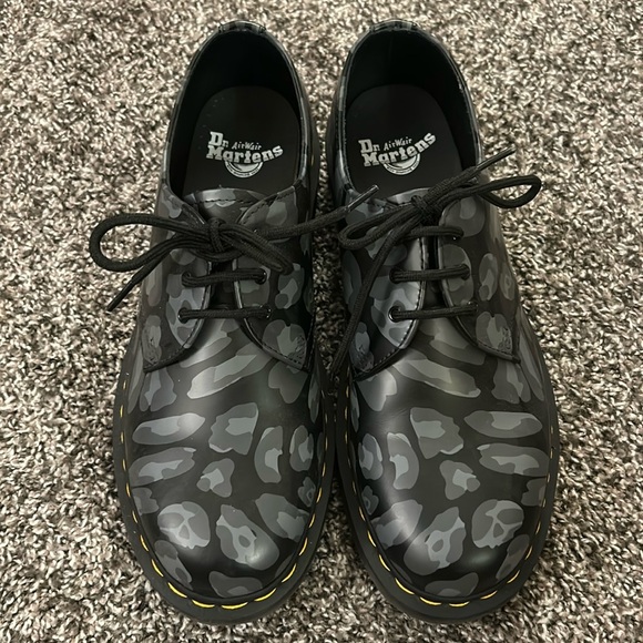 Doc Martens Women’s Size 10 Distorted Leopard style 27686 Oxford Shoes - Picture 1 of 6